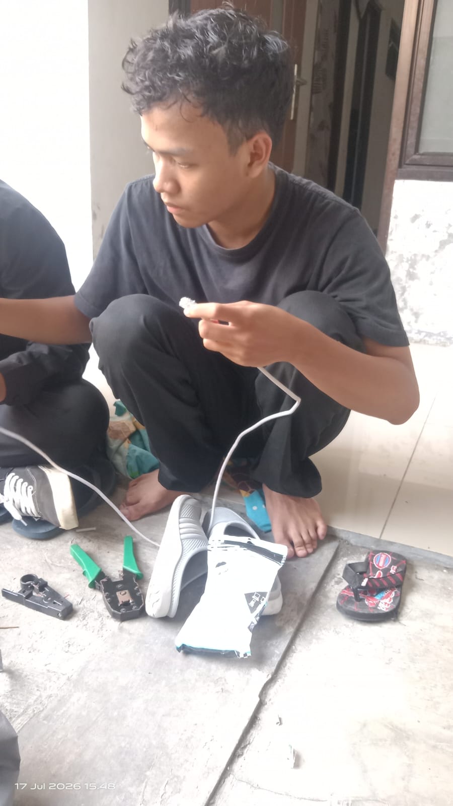 Praktik Terminasi dan Crimping Kabel Jaringan